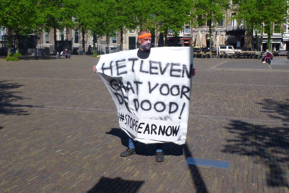 Jan Hendrik demonstreert nabij het Binnenhof van Den Haag t.a.v. de corona lock-down 2