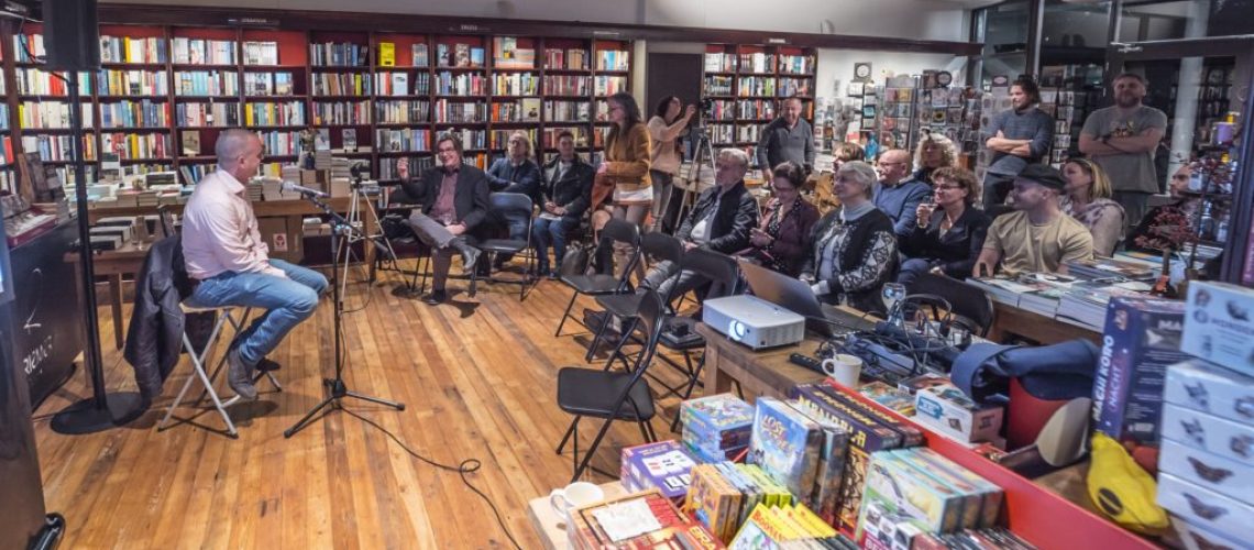 Jan-Hendrik-boek-lancering-1-min-1024×684 Jan Hendrik spreekt tijdens zijn boeklancering van Pispaal