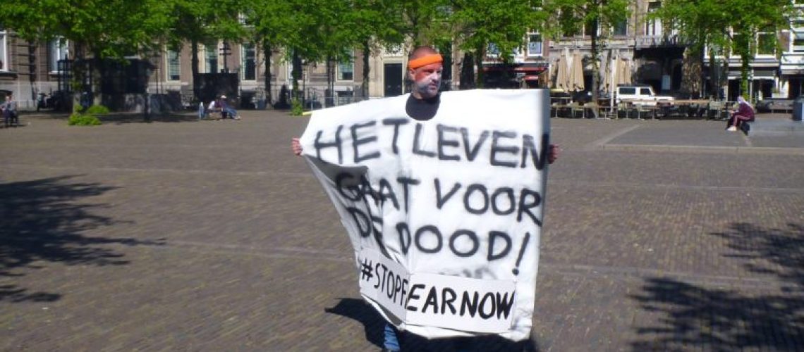 image4-768×1024 Jan Hendrik demonstreert op het binnenhof n.a.v. corona maatregelen